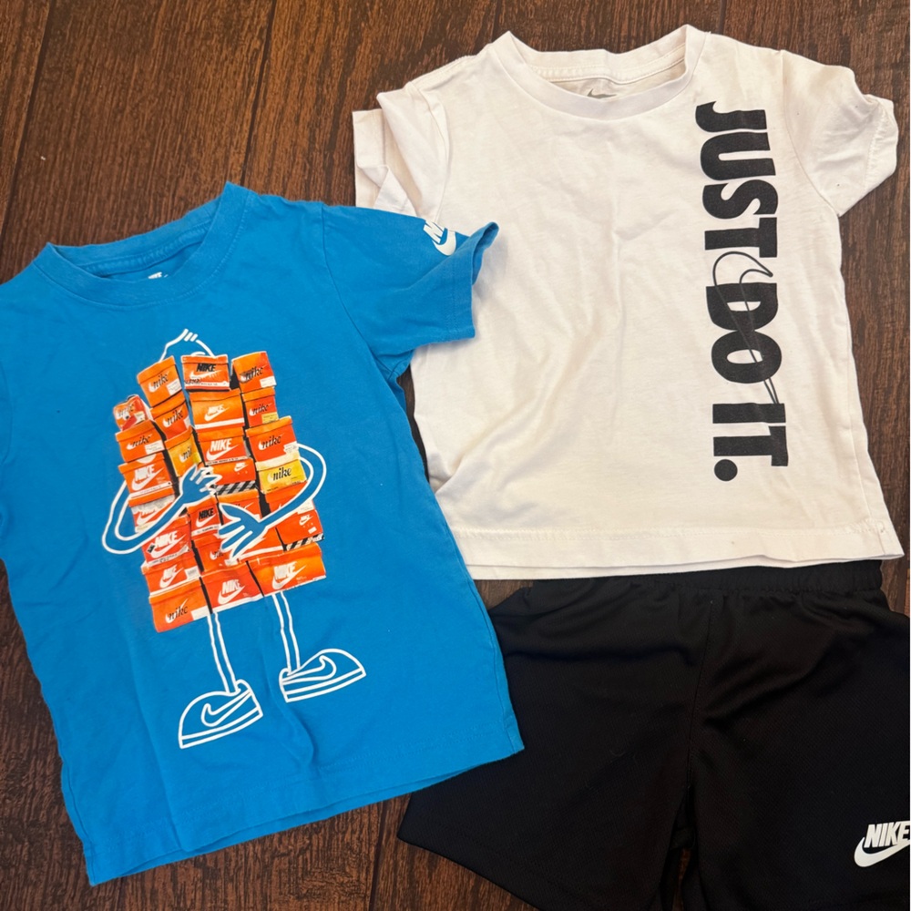 Nike Toddler Boys 2 shirts/1 shorts bundle